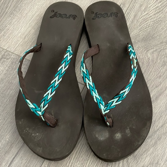 Reef Brown and Teal Flip Flops with Coral Accents size 10 - Picture 4 of 9